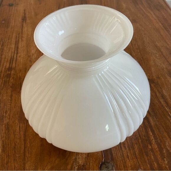 Vintage Milk Glass Ribbed Lamp Shade NWOT - Picture 4 of 7